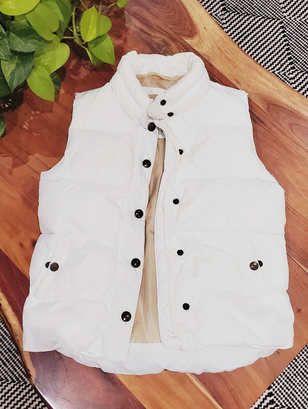 Vintage Y2K Gap Puffer Vest In White/Beige